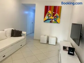 Lindo apto de 2 quartos e 2 banheiros sociais no Barramares com comércio próximo, piscina aquecida, quadras, parquinhos, brinquedoteca, empréstimo de cadeiras e barracas de praia, condomínio em frente à praia, apartamento limpíssimo, equipado, tudo novo - Image 4