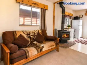 Hiner Haven - Cozy cabin near ski slopes and Alpine Zoo - Image 4