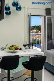 Regina Studios & Apartments - Central Fiscardo - Image 4