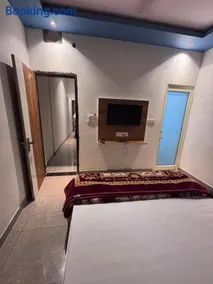 hotel happy ending - Image 1