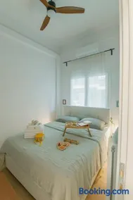 2BR Apt Private Backyard with Washer & Dryer - Image 4