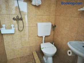 Adriana Touristik Hostel 3 Stele Arad - Image 5