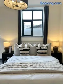 1 Bedroom Flat By Ankers Short Term Rental Agency Matlock Bath Near Matlock Shops & Park - Image 3