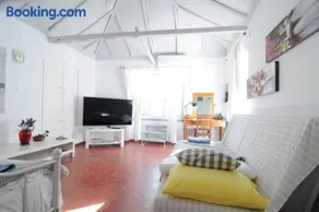 LOVELY QUIET HOUSE WITH GARDEN - Image 2