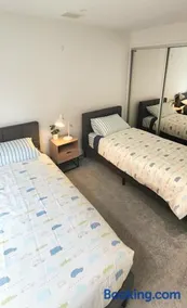Comfy 2 bed appt in central werribee - Image 1
