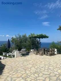 Apartmant with sea view and beach infront - Image 5