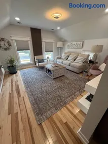 Gorgeous Home in Prime Location - Image 1