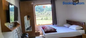 Hotel Eleven Guest House & Restaurant - Image 2