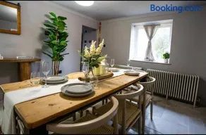 Cotswolds Cottage with Hot tub - Image 3