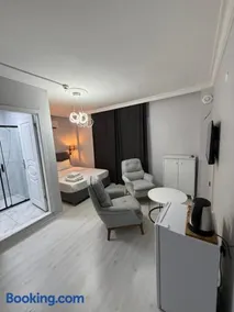 Pi Park Hotel - Image 2