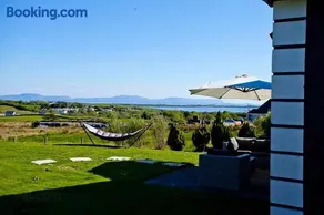 Luxury Wild Atlantic Way accommodation with sea views and free wifi - Image 1