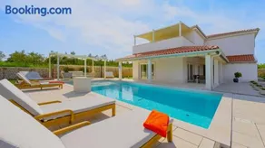 Villa Corsa by Villas Guide - Image 2