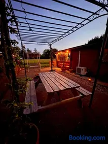 Cozy mediterranean style chalet with private jacuzzi and garden between Amsterdam Haarlem and Schiphol Airport - Image 4
