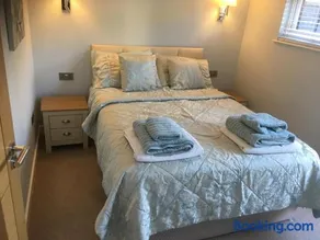 Sunset Retreat Lodge with Hot Tub - Image 2