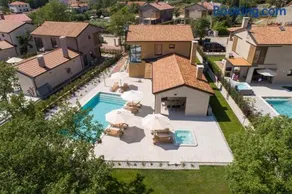 Villa mit Whirlpool, Terrasse und Sauna - Image 1