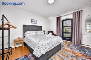 Exclusive Offers l Last-Minute Stay l Sleeps Up to 6 l Conveniently located near town Centre l restaurants l and local attractions l It offers easy access to the stunning Causeway Coast l Coleraine Hideout l WeStayBelfast - Image 5