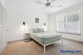 Overlook 2103 I Luxury Redefined I Free Parking - Image 2