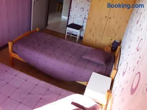 Gîte confortable à Halles-sous-les-Côtes avec cheminée et terrasse - Image 4