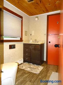 Beautiful Guest Cabin on Quiet Estate - Image 4