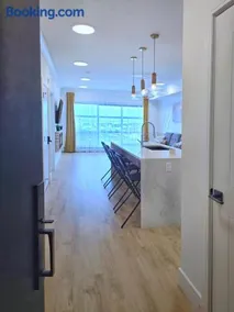 Family Modern 1BR and Den Condo - Apartment with City View, Downtown, Balcony, Free Parking & In-Suite Laundry! - Image 2