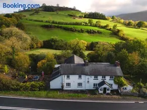 Dinas Castle Inn (The Dragons Back) - Image 1