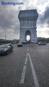 Toureifelchampselysee - Image 1