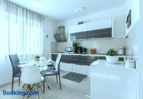 Iris beach apartments - Image 5