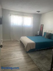 Flowealth Suites - Private Rooms Near West Edmonton Mall - Image 2