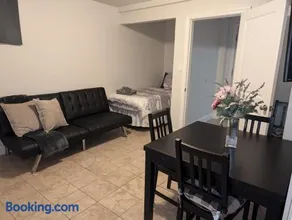 Brighton Apartment Sleeps 3 - Steps to Bus Line - Image 1
