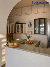 Electra House-Central Sea View Home - Image 4