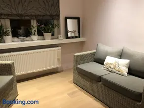 Home Bruges Cosy Comfort Modern Couple Privacy walking distance City center Kitchen Terrace Garden - Image 4