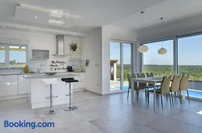 Villa White - Image 2