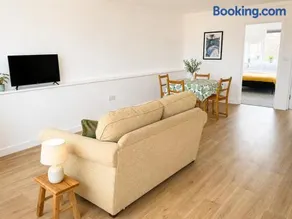 Spacious Farmhouse Bridgwater - Countryside Stay - Image 4