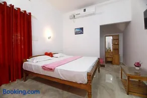 THEKKADY HOMES - Image 1