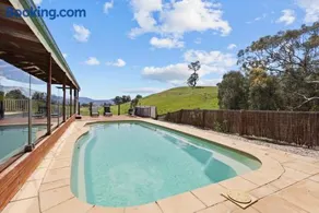 Mansfield Hideaway - Sleeps 10 - Image 1