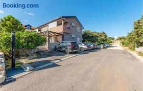 Gorgeous Apartment In Mandre With Wifi - Image 2