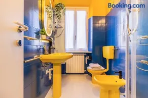 Black & White or Pop Art - Design Apartments with Parking & WiFi - Image 3