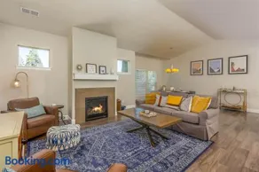 Sonata Getaway Pet friendly Near Old Mill District - Image 1