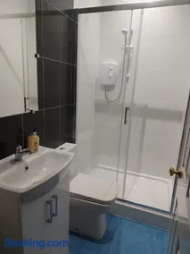 Queen Suite - Image 2