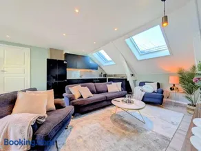 Penthouse in the middle of the city center - 5 bedrooms - fully furnnished and equipped - parking - Image 4