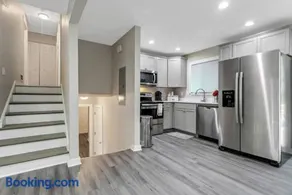 Cozy Cumberland ATL Home w Hot Tub - Image 5