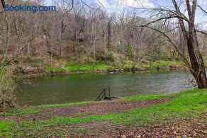 Wood Stove, Fire Pit, Grill & 2 Mins to River - Image 2