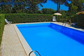 Villa with pool and tennis court - Image 1