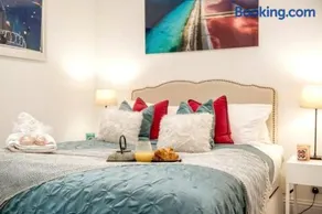 Niru Experience Pearl of Ifield Road 5BD 3BA - Image 4
