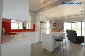 Beachfront 6 25 Willow Street - Image 4