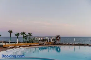 Appartamento totalmente attrezzato con giardino, terrazza e piscina privata | Vista sul giardino - Image 1