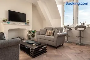 Cathedral View - An Exclusive Private Apartment on Cathedral Green, Exeter - Image 1