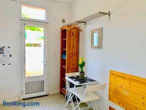 Blue Summer Vibes - Mini Studio 2 - AC, parking, beach at 50m, SPA discnt - Image 1