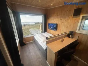 Unik og moderne microhytte med utsikt mot havet 40 A Otterlei Resort - Image 3
