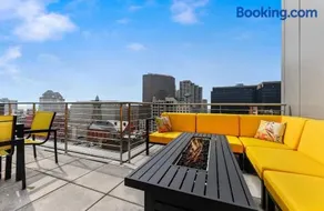 In The City- Private Room - Image 2